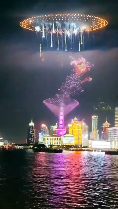 China encanta com espetáculo de drones no Réveillon