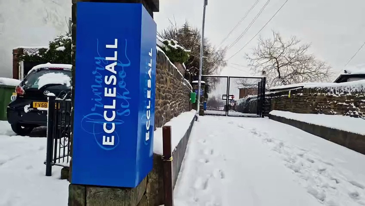 Snow shuts High Storrs in Sheffield on first day of term