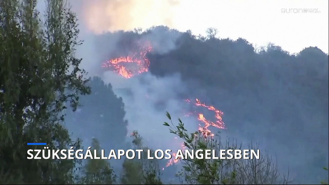 Menekülnek az emberek Los Angeles északi városrészéből az erdőtűz miatt
