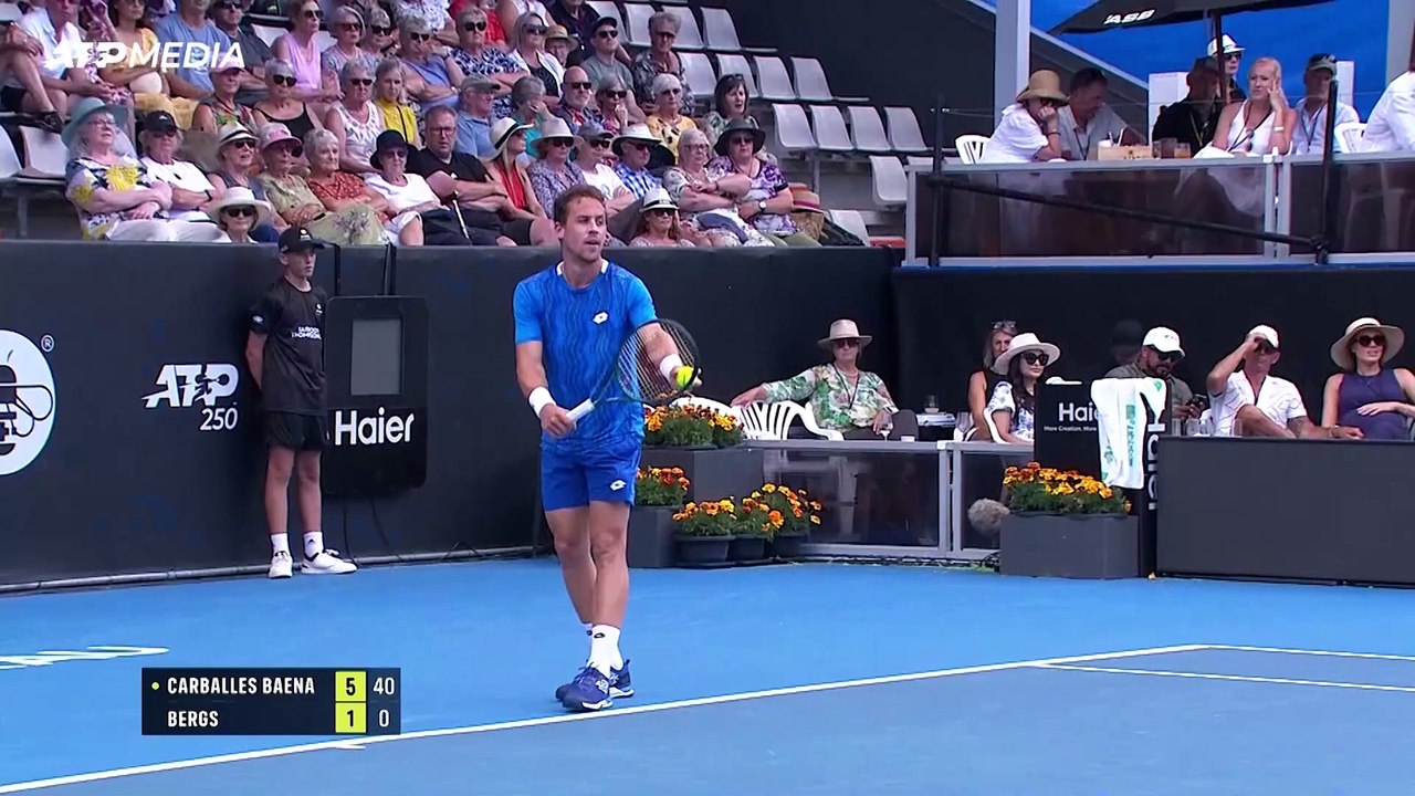 Roberto Carballés vs. Zizou Bergs (6-1, 2-6 y 3-6) | Auckland ATP 250