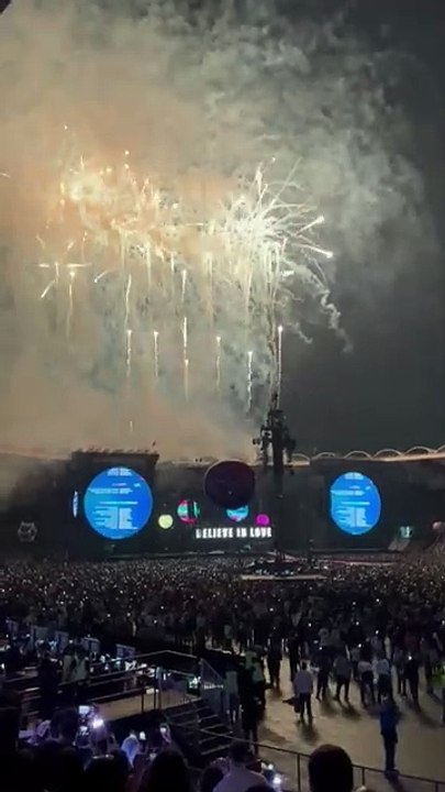 fireworks coldplay concert