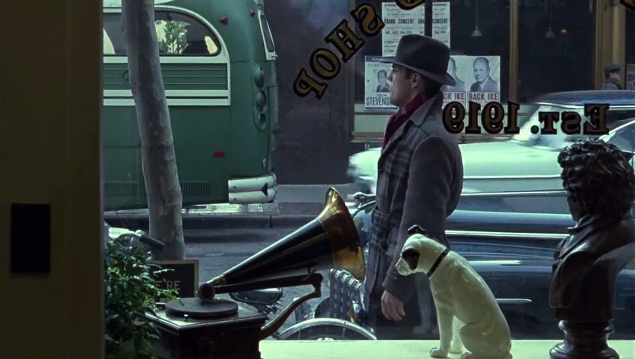 An aspiring photographer develops an intimate relationship with an older woman in 1950s New York_Carol (2015) - WLW