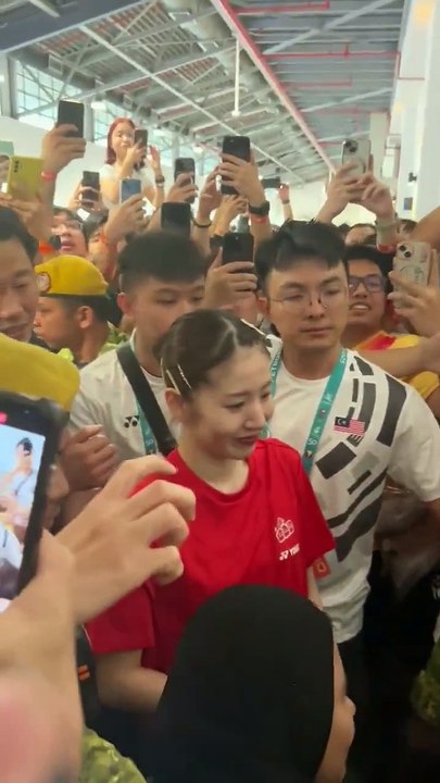 大马羽球公开赛｜电梯遇粉丝围堵 志田千阳 爱心满满