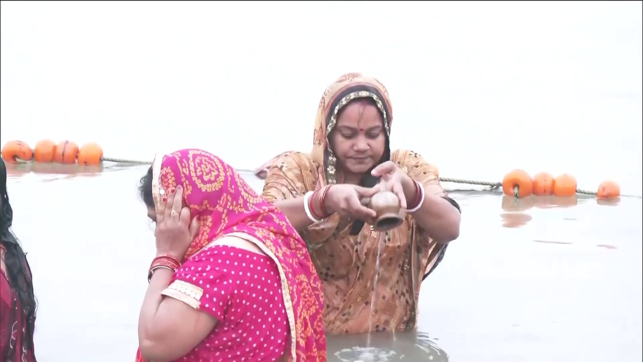 Hn_Ani2_Wb_S24_Parganas_Devotees_Take_A_Holy_Dip_In_Ganga_River_06-22-21