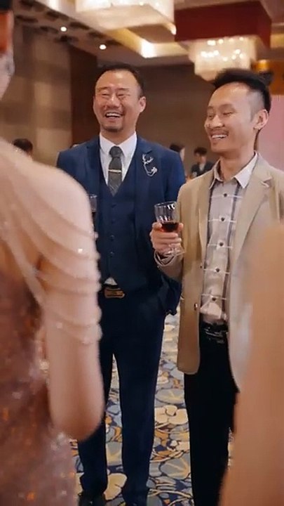 The Billionaire Queen's Resurgence