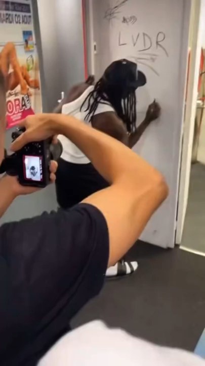 Gazo il est bouillant en dessin 😂