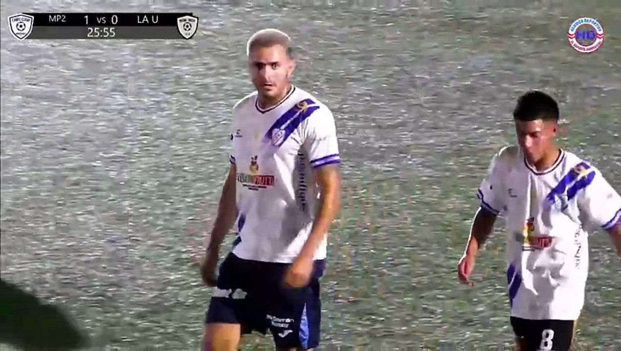 Maxi Gómez juega una liga de aficionados en Uruguay 