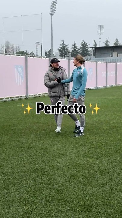 El vacile genial de Simeone a Gallagher con el idioma de por medio