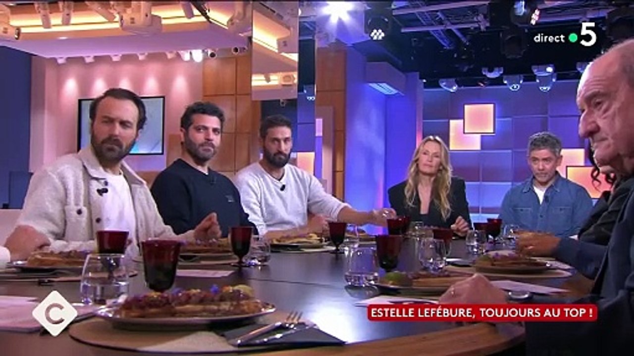 Estelle Lefébure Brille dans C à Vous sur France 5 ✨
