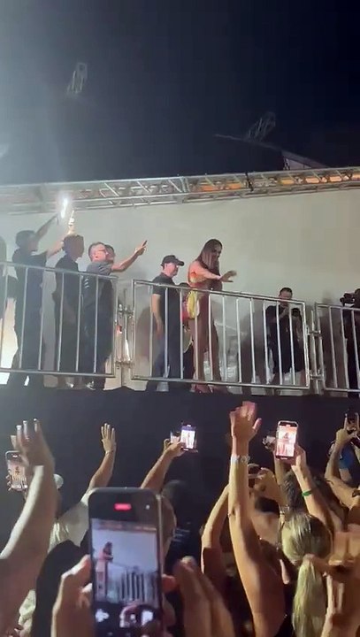 FV25: Energia de gostosa! De vestidinho curto, Ivete Sangalo é ovacionada pelos fãs e sacode Festival de Verão