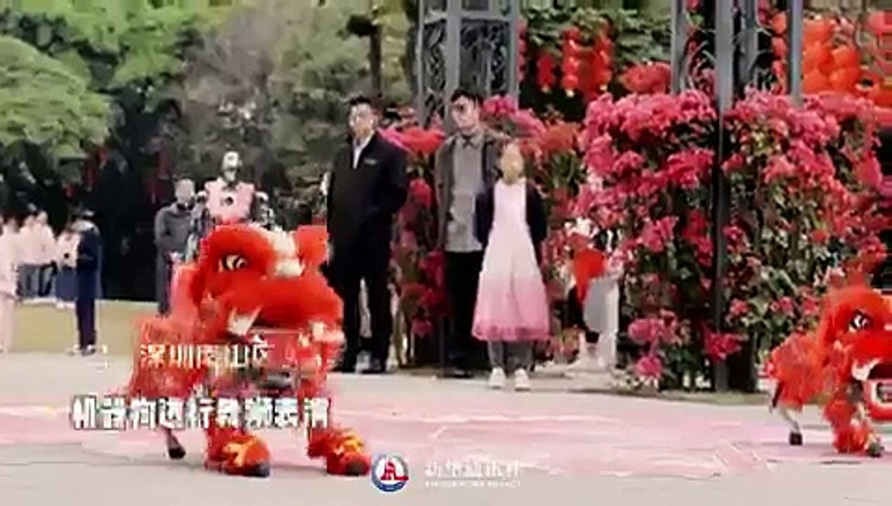 科技传统相结合 深圳街头 现“赛博舞狮”