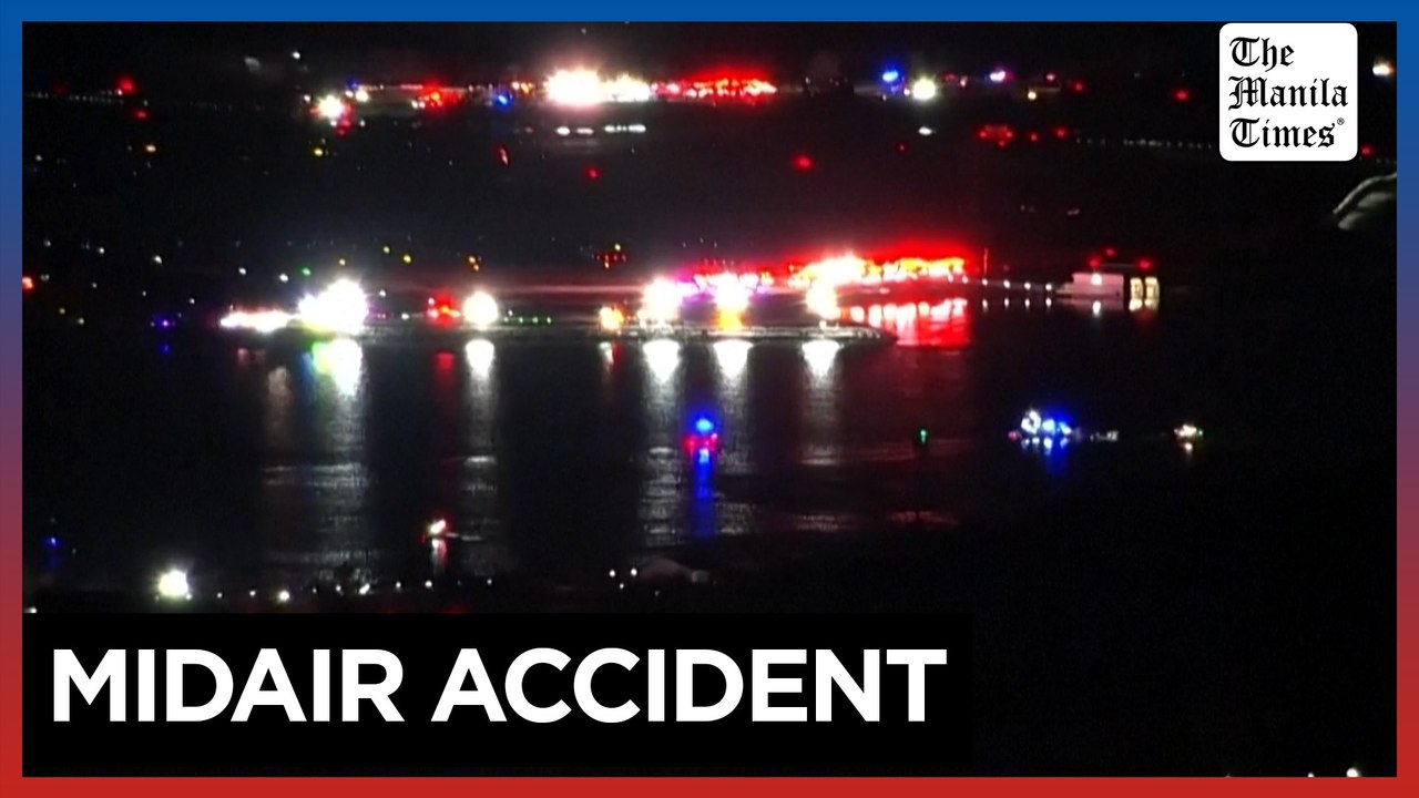 Aerials show crew near Washington's Reagan Airport after jet, Black Hawk collision