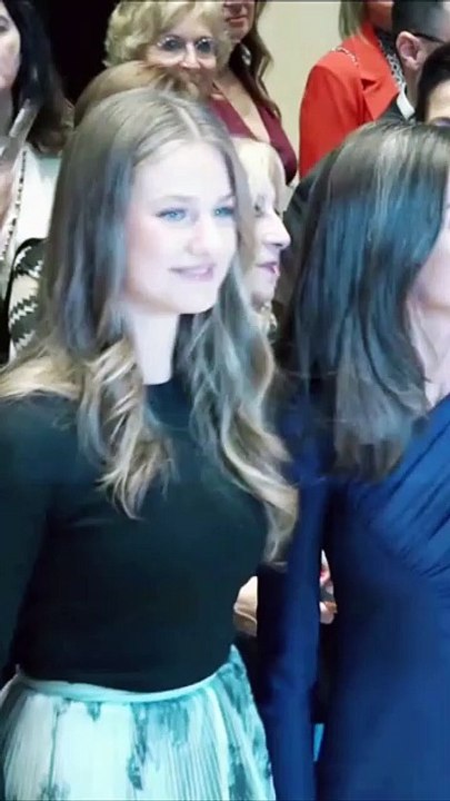 Princess Leonor captivates the crowd with her stunning presence!