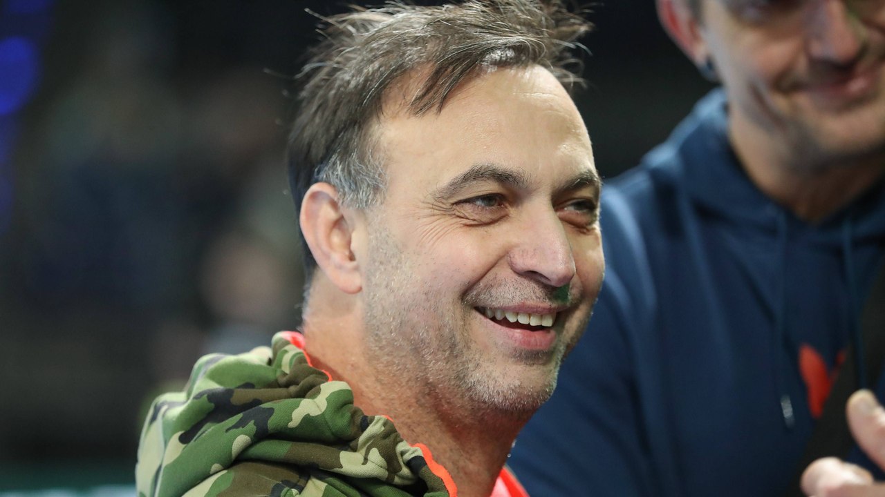 Hanning scherzt: "Verband hätte auch in Wein bezahlen können"