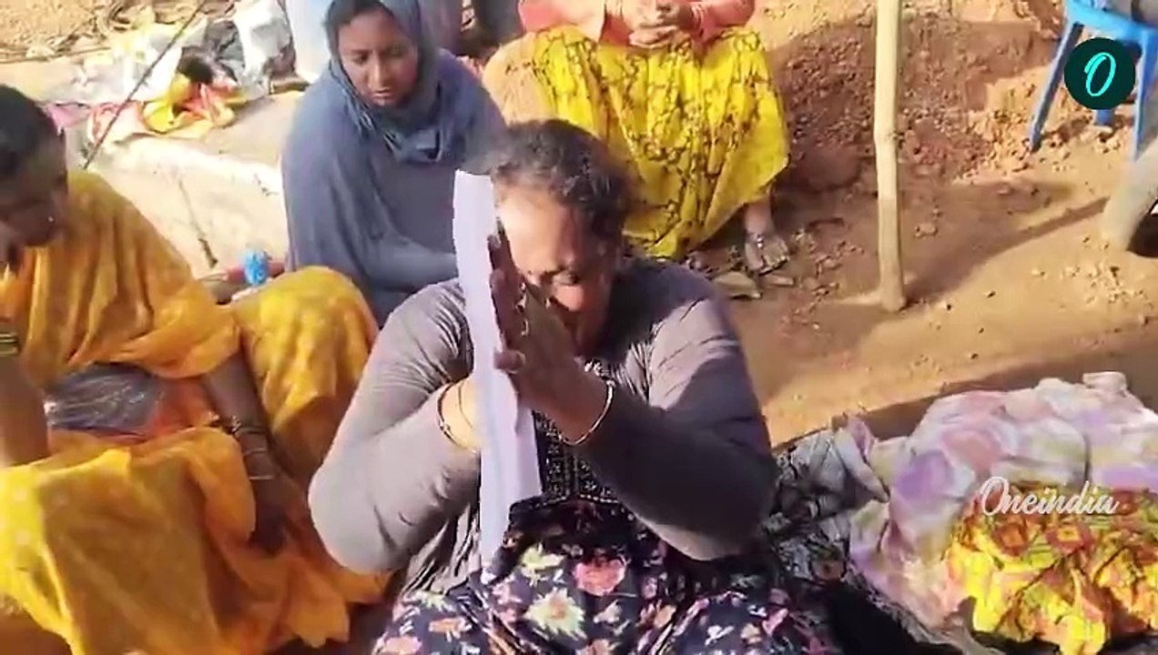 ఆత్మహత్యకు అనుమతి ఇవ్వండి.. రోడ్డుపై మహిళ నిరసన | Oneindia Telugu