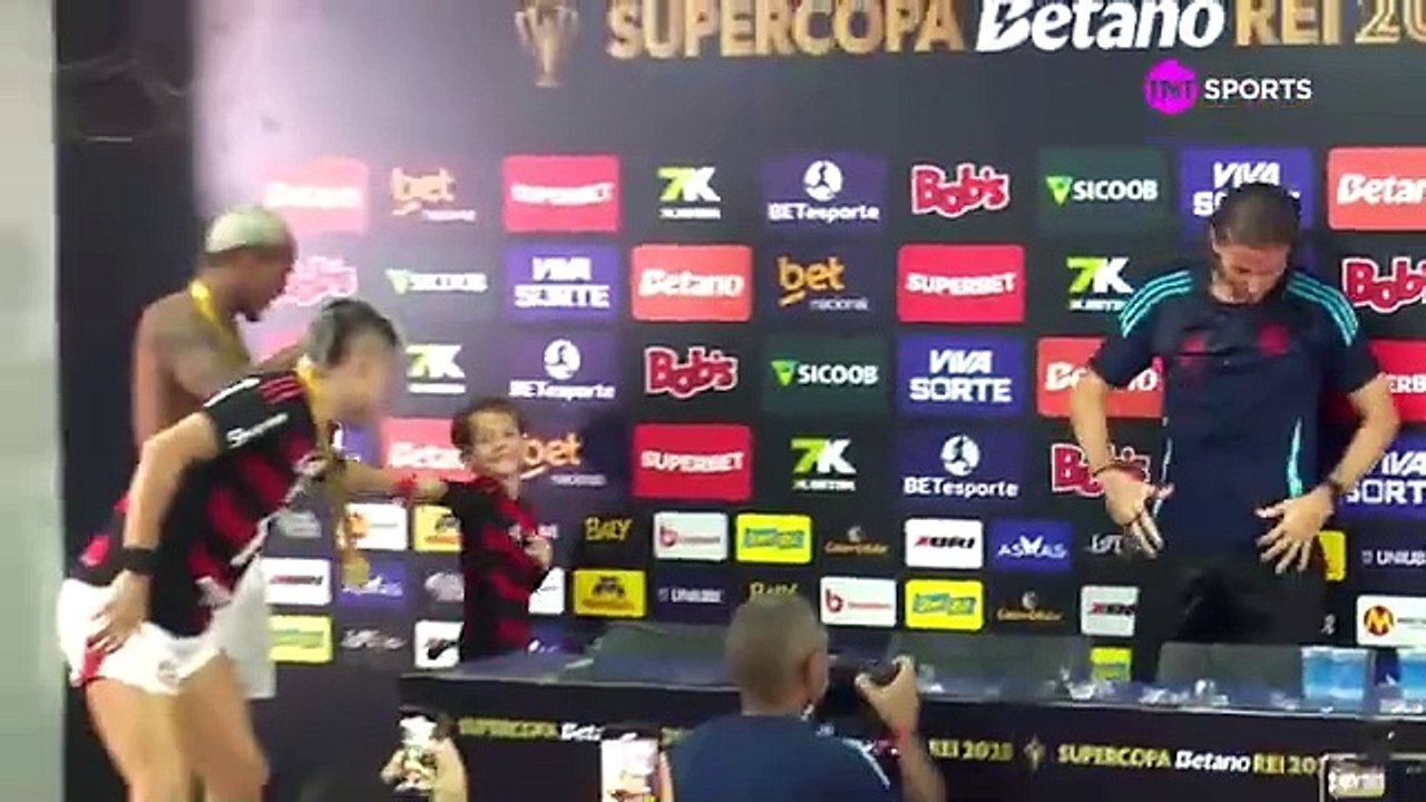 FILIPE LUÍS É SINCERO SOBRE SAÍDA DE ALCARAZ, RASGA ELOGIOS PARA BRUNO HENRIQUE