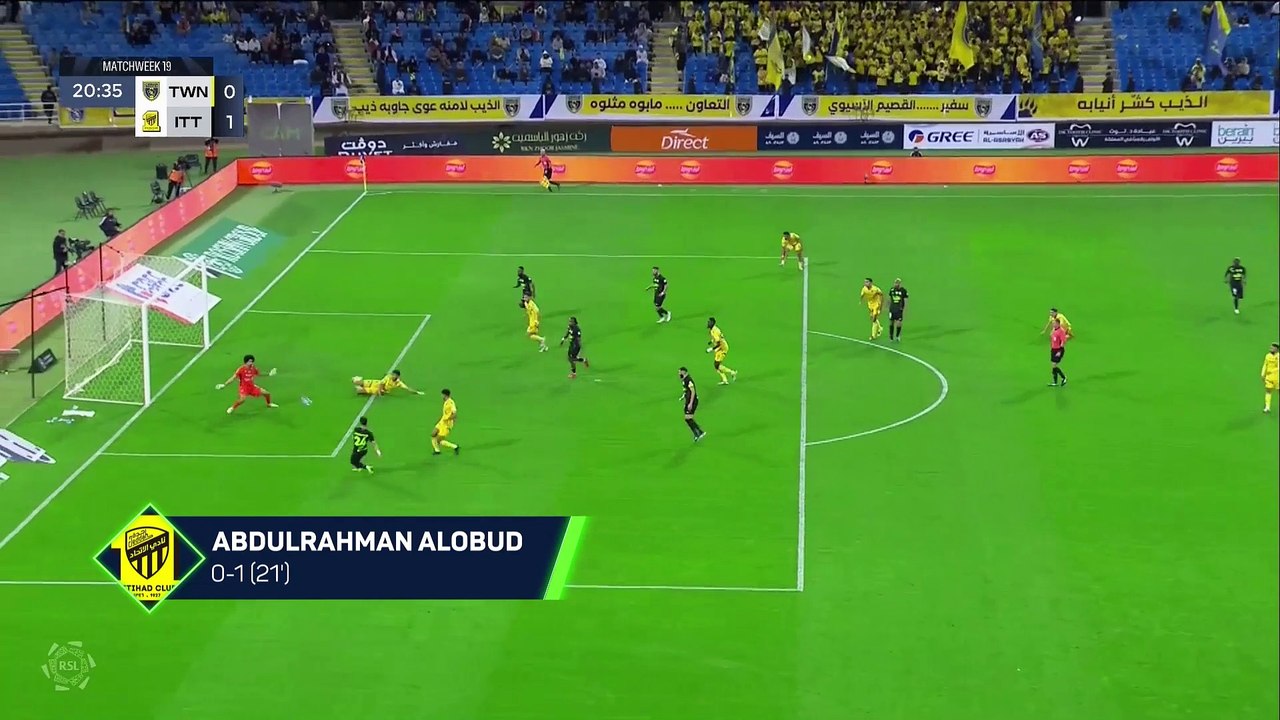 Late Benzema winner sends Al Ittihad top