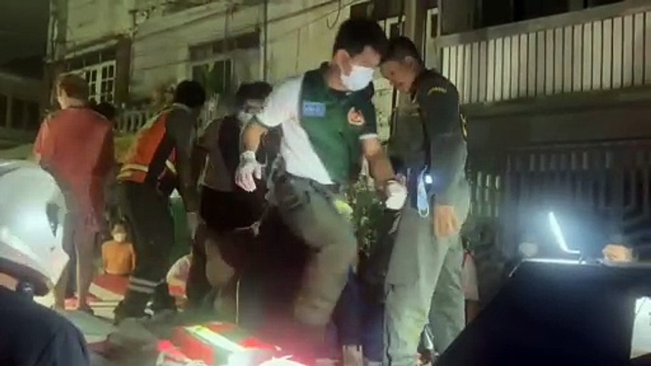 เปิดภารกิจช่วยเหลือ หนุ่มหนัก 314 กิโลกรัม ขึ้นรถสไลด์ ไปโรงพยาบาล