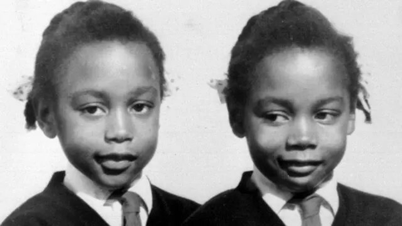 Les jumelles MALÉFIQUES : les sœurs GIBBONS.