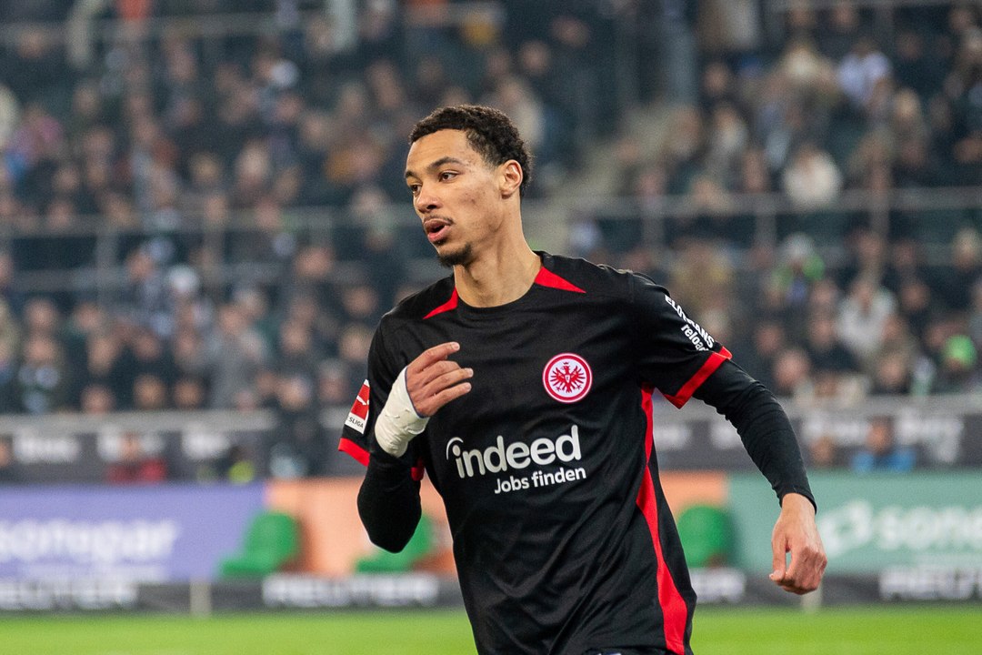 Bundesliga : Francfort cale encore malgré Ekitike