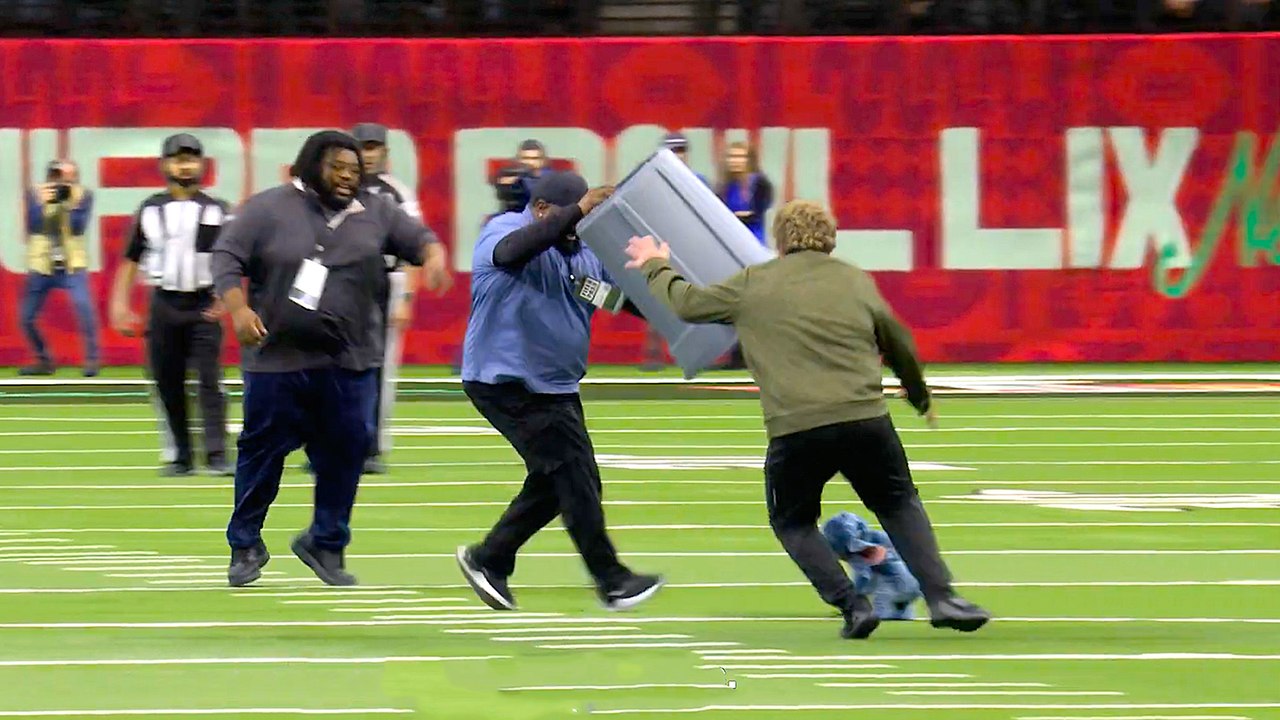 Super Bowl 2025 Chaos: Stitch's Unexpected Field Invasion 😱