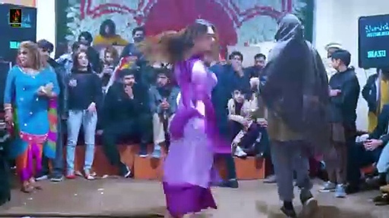 Main Ishq Di Aag Bujhaniya Gori | Hot Mujra Dance 2025 🔥