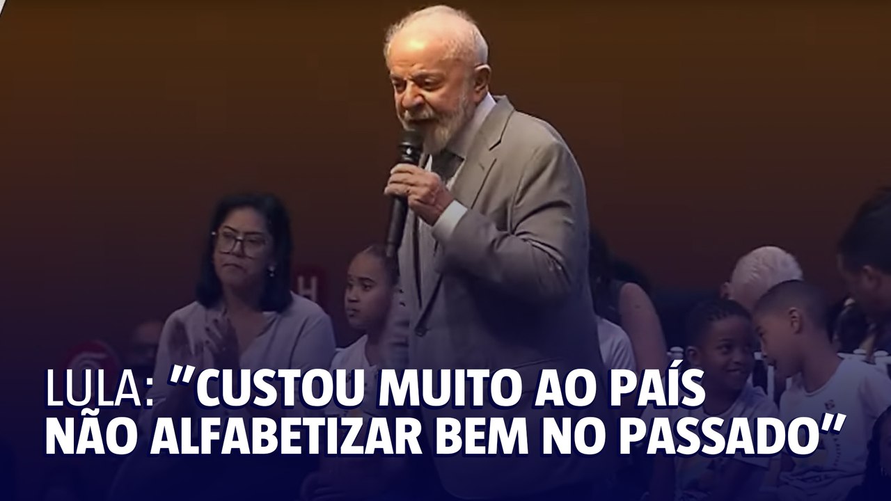 Lula entrega Selo Nacional Compromisso com a Alfabetização