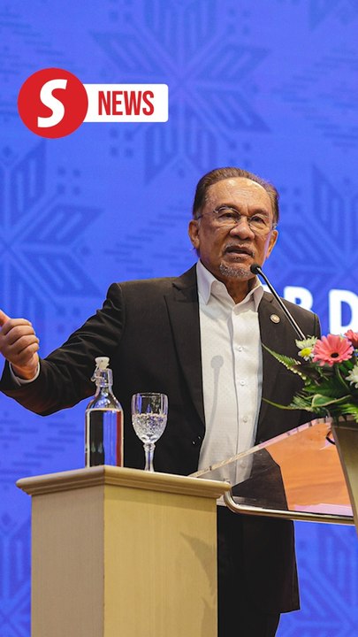 Swift initiatives needed to improve students' English, says PM