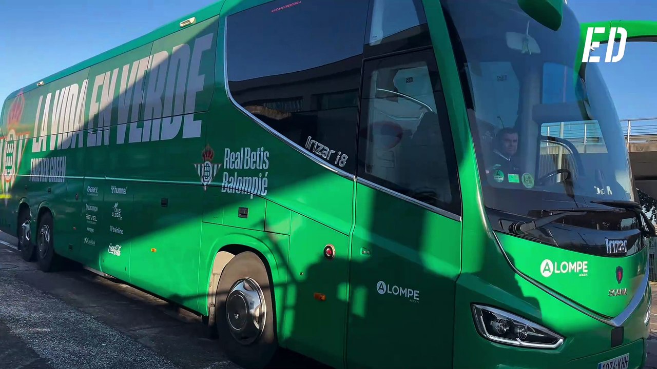 Vitor Roque llega tarde al aeropuerto