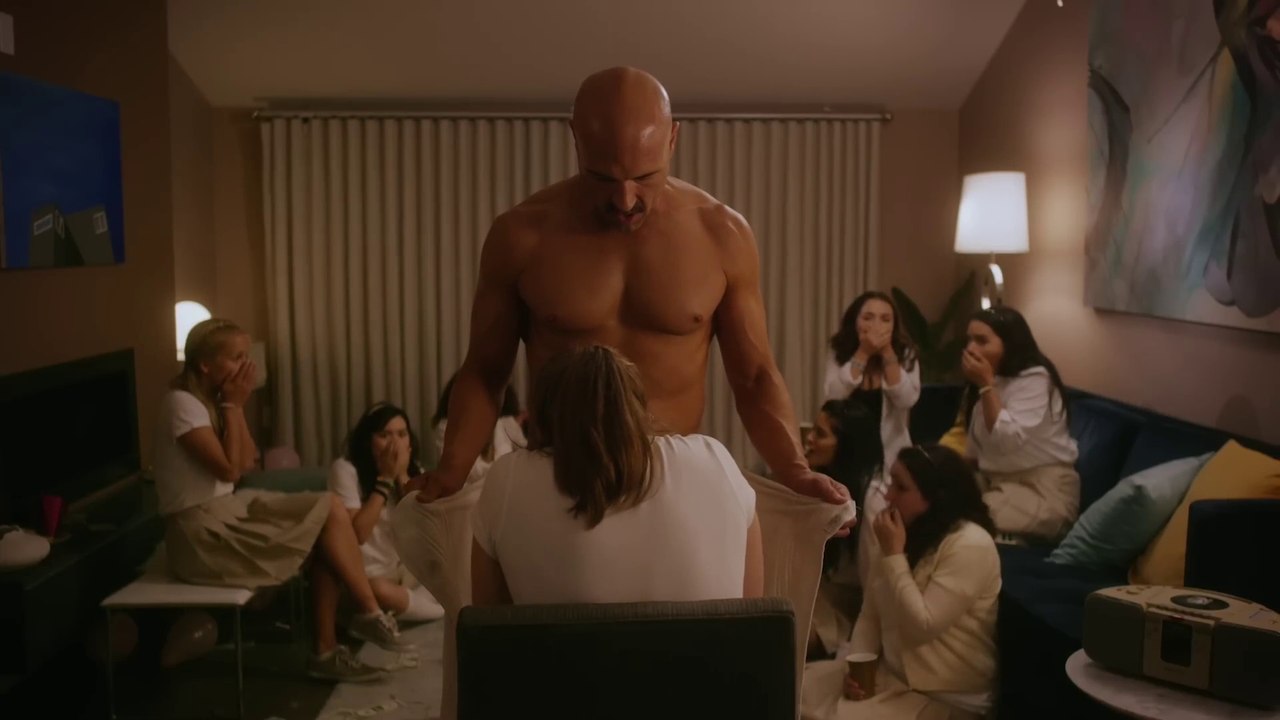 Fair Play (Netflix)_ Kissing Scene -Emily Luke Phoebe Dynevor _ Binge Flame