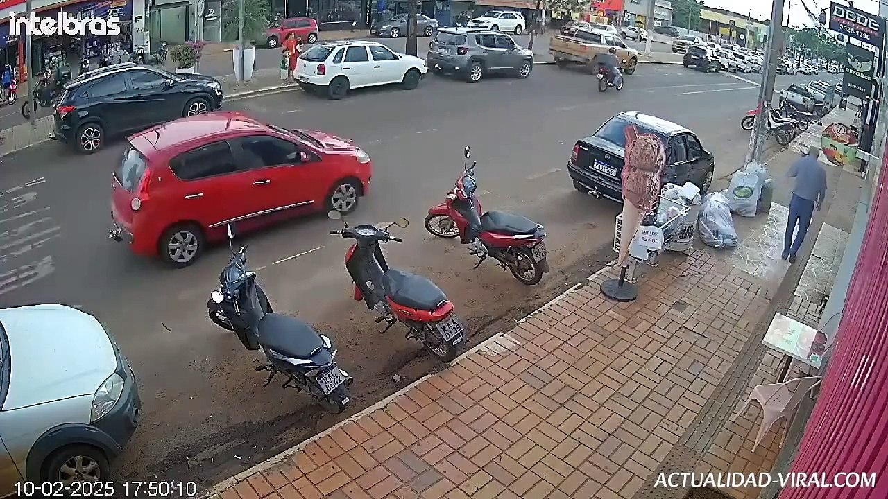 Imágenes fuertes: Una abuela y sus dos nietos fueron atropellados frente a su madre