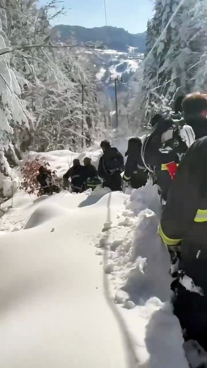 Sinop’ta YEDAŞ, zorlu hava şartlarına rağmen sahada