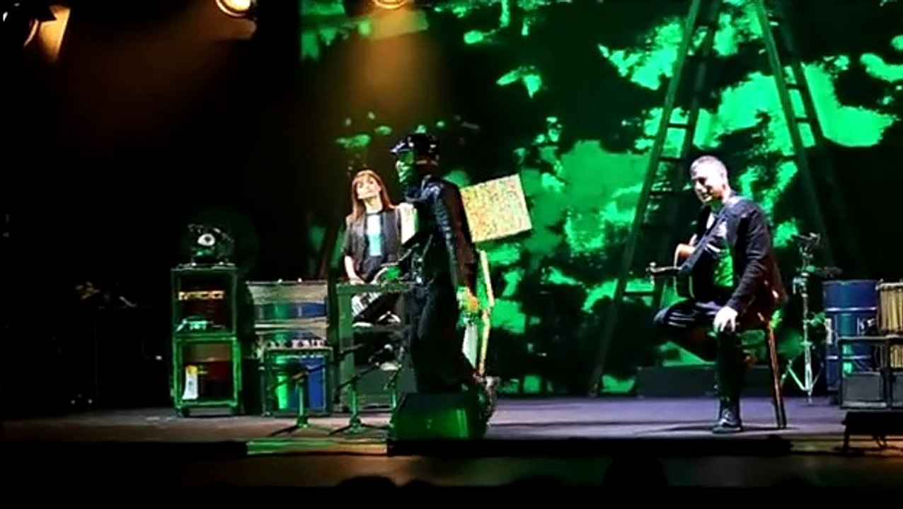 Galilei star di TikTok, Leonardo da Vinci che non riesce a essere virale: risate con gli Oblivion al Brancaccio