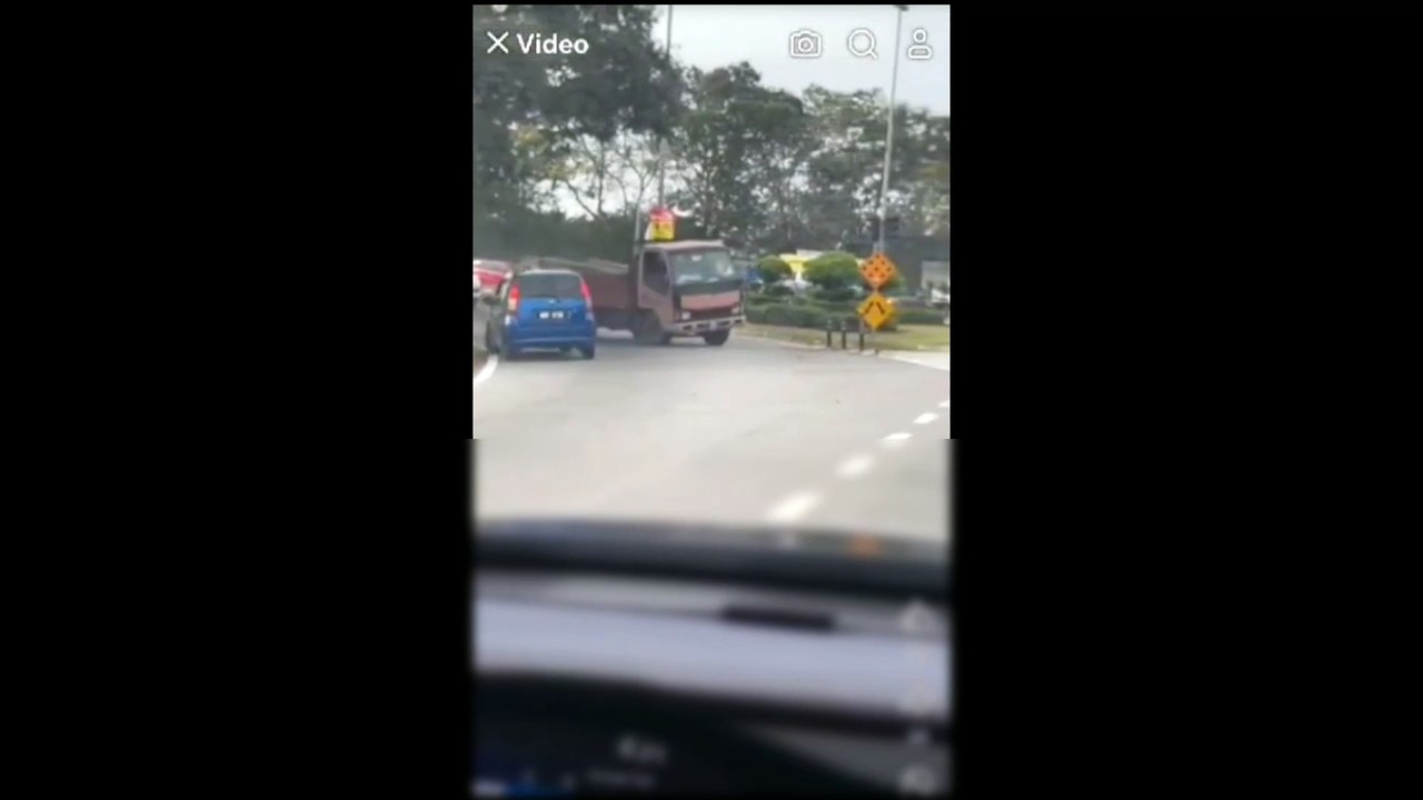 遇JPJ 踩油门逃逸 罗厘撞民宅 方停下