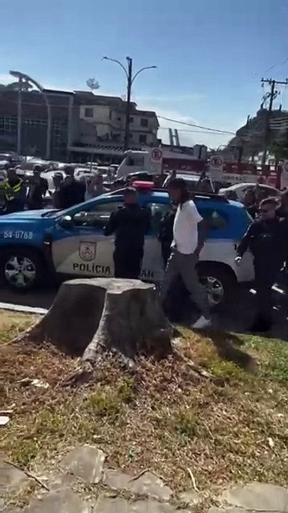 Oruam chega a delegacia