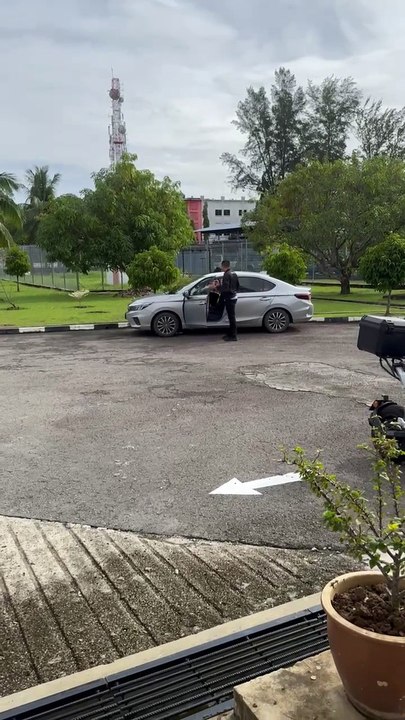 向承包商公司索10万 政府机构工程师被捕