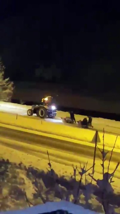 Vatandaşların kar eğlencesi