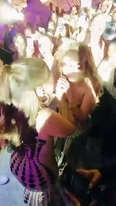 ¡Karol G y Nelly Furtado cantando juntas!