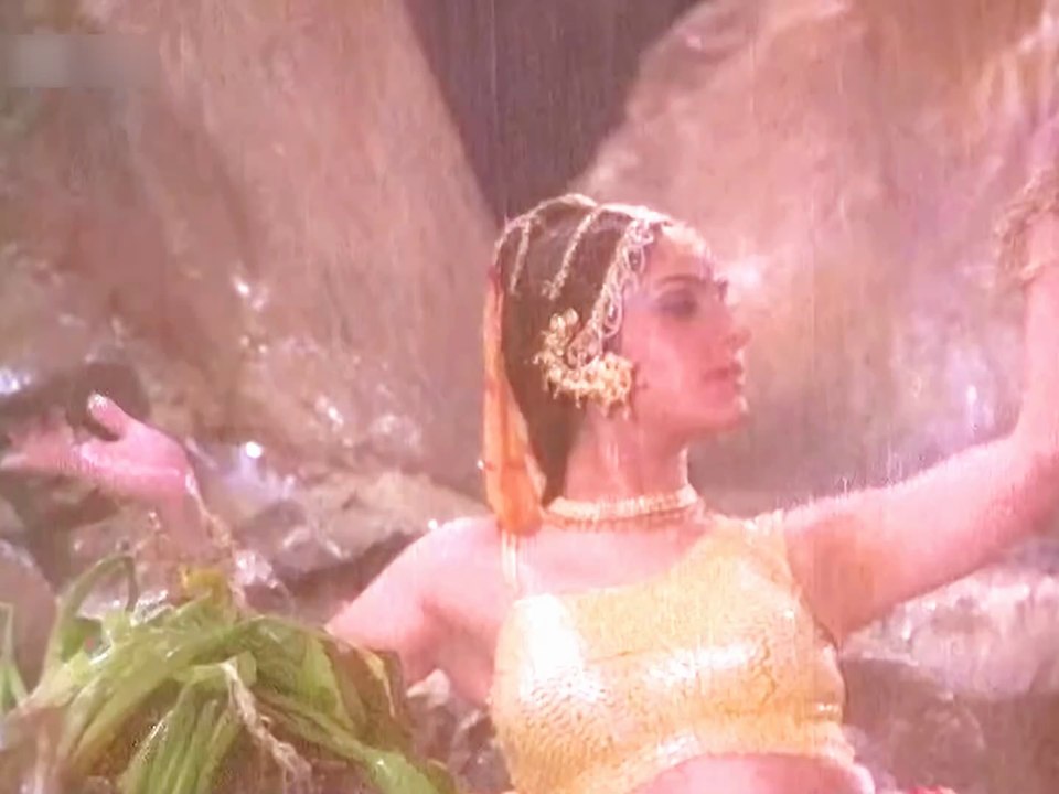 Meenakshi Seshadri Hot Rain Song from MAHAGURU