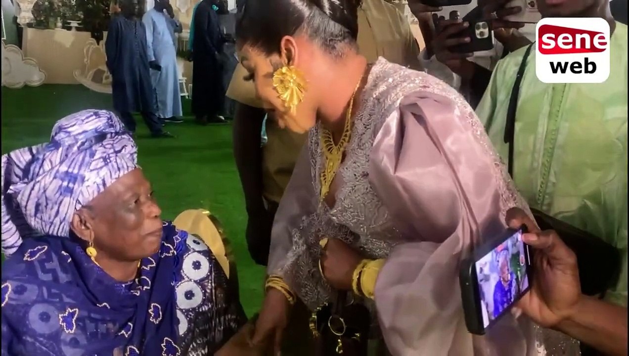 Enfin le Jubo entre Mame Ndiaye Savon et Mamy Cobra au Baptême de Aziz Ndiaye...