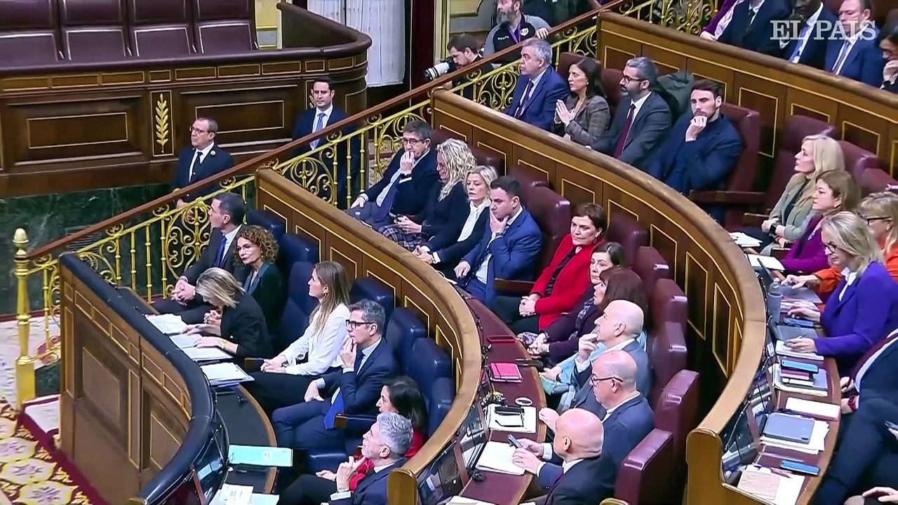 Ovación en el Congreso a Aitor Esteban tras su última pregunta de control