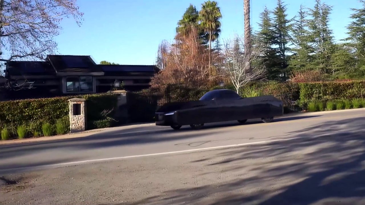 Flying car soars over traffic in 'world first'
