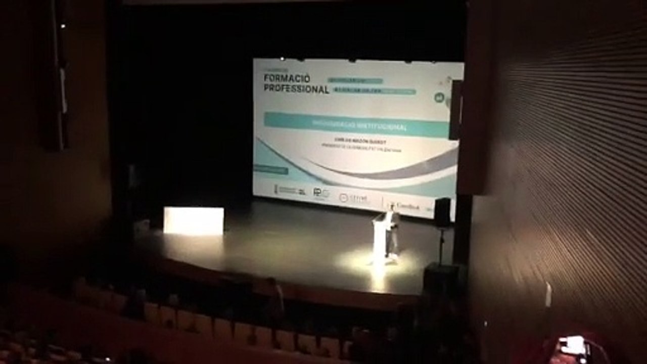 Mazón Protesta en Evento de FP ✊