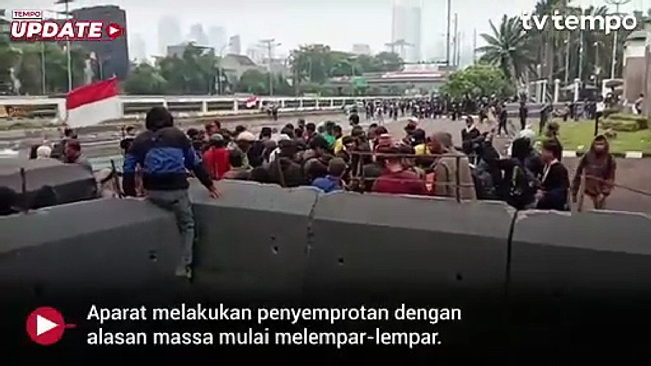 Demo di Gedung DPR Ricuh, Polisi Tembakan Water Cannon