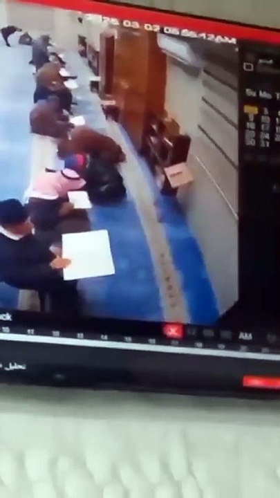 وفاة مسن اردني وهو يقرأ القران