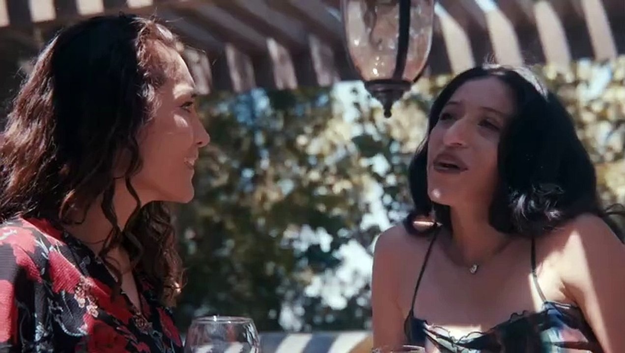 Amor Emanuelle (2023) – A Glamorous Journey into the Dark Side of Wealth 🌟