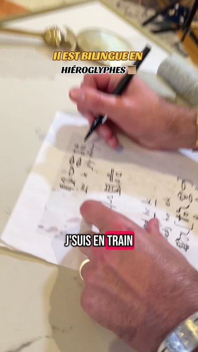 Bilingue en hiéroglyphes 😱