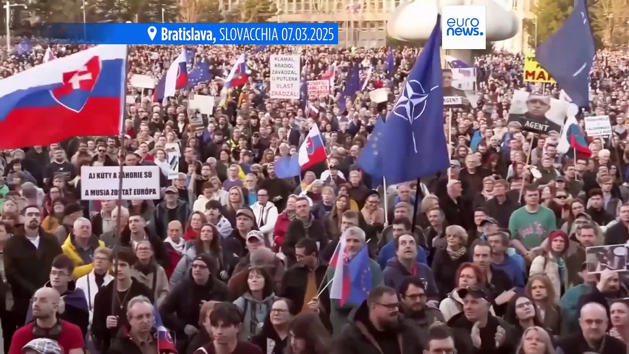 Slovacchia: manifestanti tornano in piazza contro Robert Fico