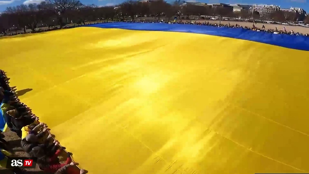 Massive Ukraine flag unveiled right in front of the White House