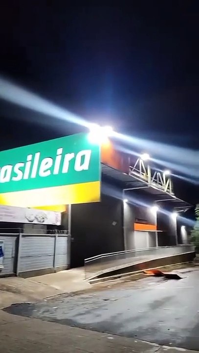 Chuva em Samambaia destrói fachada de Casa Brasileira